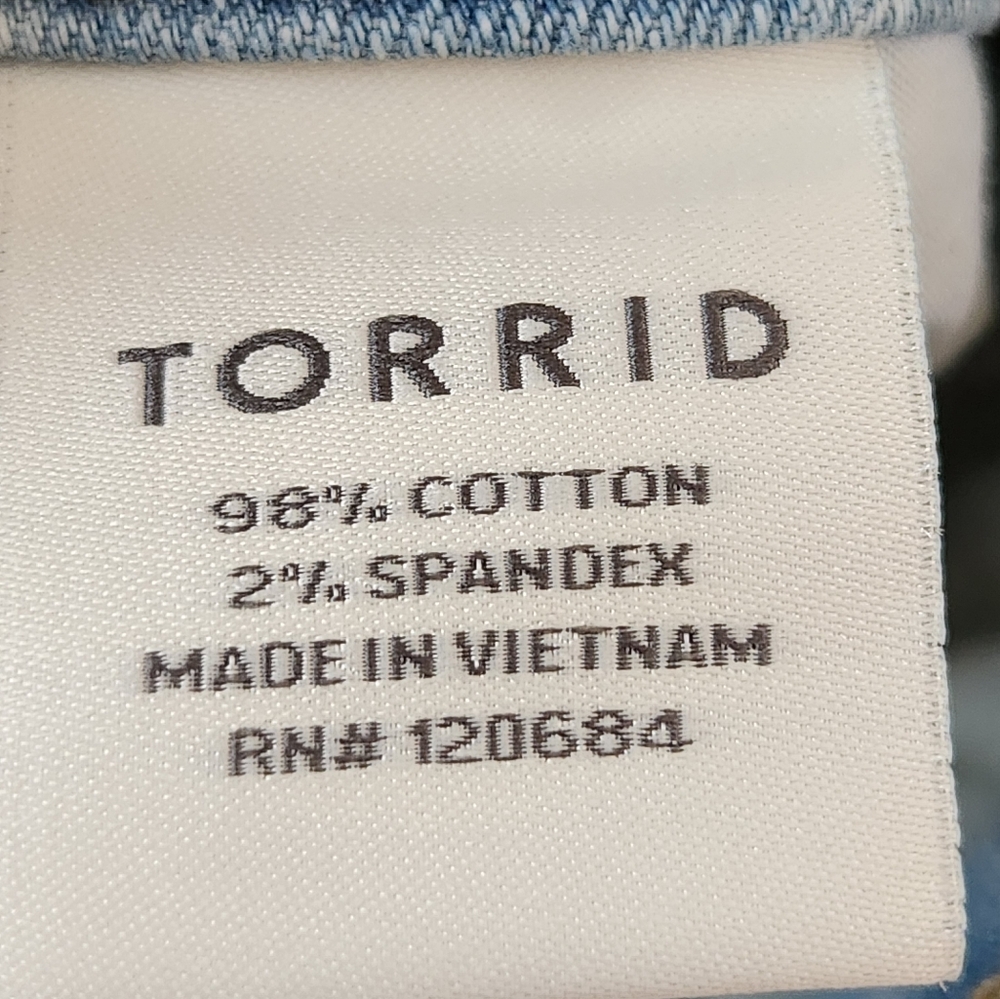 Torrid Women's Shorts 3.5" Light Wash Blue Size 18 - Picture 7 of 7
